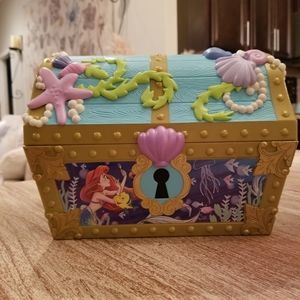 Disney Under the Sea treasure chest w Bath floatie